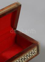 Gyöngyház intarziás díszdoboz, 9x12 cm