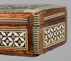 Gyöngyház intarziás díszdoboz, 9x12 cm