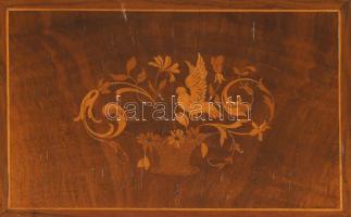 cca 1900 Íróasztali díszdoboz, intarziás díszítéssel, kulcs nélkül, 34x27 cm