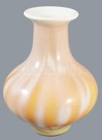 Lengyel üveg váza. Anyagában színezett formába öntött. hibátlan 22 cm