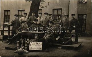1917 Warszawa, Warschau, Warsaw, Varsó; Gut Holz! / első világháború, német katonák, tekebábukkal / WWI German military, soldiers with bowling. photo (gyűrődések / creases)