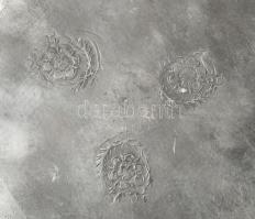 Ón tányér koronás, virágos címerrel jelzett XVIII sz. d: 22 cm