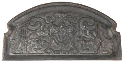 Szikrafogó öntöttvas plasztikus szecessziós mintákkal. XX. sz. eleje. 40x23 cm