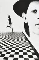 cca 1977 Vécsy Attila budapesti fotóművész feliratozott alkotása (Térben), 1 db nagyméretű, vintage ...