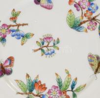 2 db Herendi Viktória mintás süteményes tányér. Kézzel festett, jelzett, egyiken mázrepedéssel d: 15...