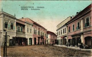 1915 Szászváros, Broos, Orastie; Iskola tér, Gyógyszertár, Szászvárosi Könyvnyomda Rt. könyv és papírkereskedése és saját kiadása / Schulplatz, Apotheke / Farmacia / square, pharmacy, publishing and printing house (fa)