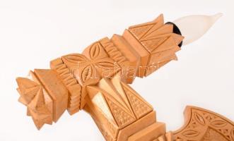 Erdélyi faragott fa falikar csepp búrával. Működik 30x30 cm