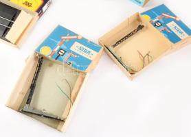 Doboznyi vegyes Piko makett vasút jelzőtáblák, többségében eredeti dobozukban