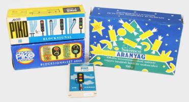 Doboznyi vegyes Piko makett vasút jelzőtáblák, többségében eredeti dobozukban.