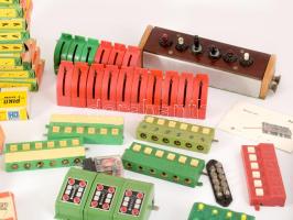 cca 65 darab kapcsolópultból álló készlet, sok Piko darabbal, közte eredeti dobozában