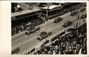 Katonai felvonulás, teherautók / military parade, trucks. photo (EK)