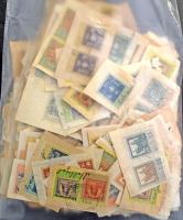 Több mint 1.200 db áztatnivaló illetékbélyeg