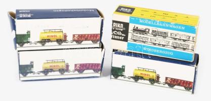 4 darab Piko modell vasú teherkocsi, eredeti dobozában.