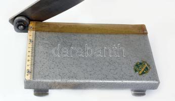 Fotó vágó gép + előhívó tank + negatív tartó tasak