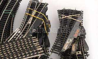 Nagy doboznyi cca 1000 darabos zömmel Piko vasúti sín, közte tápkábeles, váltós, váltó U profil, ütk...