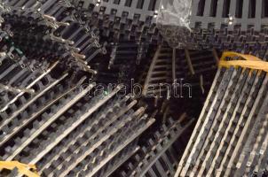 Nagy doboznyi cca 1000 darabos zömmel Piko vasúti sín, közte tápkábeles, váltós, váltó U profil, ütk...