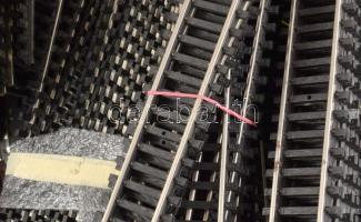 Nagy doboznyi cca 1000 darabos zömmel Piko vasúti sín, közte tápkábeles, váltós, váltó U profil, ütk...