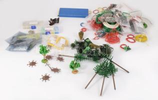 Nagy doboznyi modell vasút terepasztal elektronika alkatrész és tereptárgy, átnézésre érdemes, sokdarabos gyűjtemény!