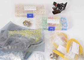 Nagy doboznyi modell vasút terepasztal elektronika alkatrész és tereptárgy, átnézésre érdemes, sokda...