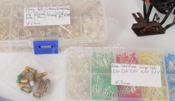 Nagy doboznyi modell vasút terepasztal elektronika alkatrész és tereptárgy, átnézésre érdemes, sokda...