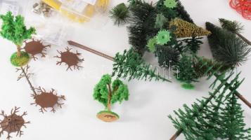 Nagy doboznyi modell vasút terepasztal elektronika alkatrész és tereptárgy, átnézésre érdemes, sokda...