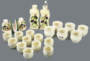 22 darabos vegyes vintage szervírozó és pohár készlet, jó állapotban.