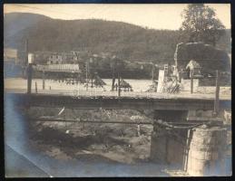 cca 1915-1918 Gorizia (Görz, Gorica), híd az Isonzó folyón, I. világháborús fotó, a hátoldalon feliratozva, 8x11 cm