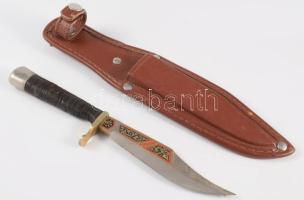 Spanyol tőr festett, gravírozott pengével bika ábrázolással 22cm, bőrtokkal