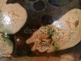 Kiöntő. Erdély, 19. sz. második fele, kis mázhibákkal, m: 10,5 cm