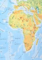 cca 2000 A Föld felszíne és országai, 1 : 40.000.000, nagyméretű, kétoldalas térkép, kisebb sérüléss...