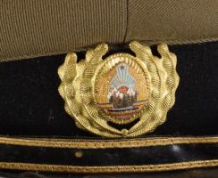 Román Néphadsereg harckocsizó ezredtiszti tányérsapka zománc sapkajelvénnyel. /
Romanian People...