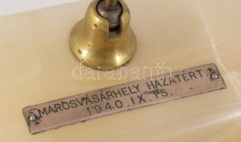 1940 Marosvásárhely hazatért. Emléktárgy Erdély visszatéréséről. Alabástrom, fém tolltartó 10x11 cm
...