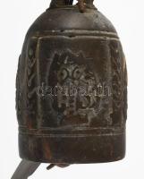 Nepáli templomi csengő. Bronz, díszítésekkel. XIX. sz. 26 cm 

Nepalese temple bell. Bronze, with ...