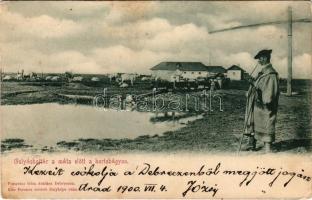 1900 Hortobágy, Gulyásbojtár a máta előtt, folklór, gémeskút. Pongrácz Géza kiadása, Kiss Ferenc felvétele (EK)