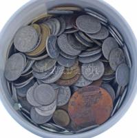 Vegyes magyar és külföldi fémpénz tétel ~1kg-os súlyban T:vegyes Mixed Hungarian and foreign coin lot (~1kg) C:mixed