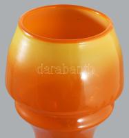 Kazimierz Krawczyk designer, HSA Barbara Műhely: Zsiráfváza. Anyagában színezett hutaüveg, jelzés né...