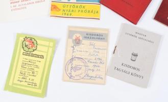 Úttörő és kisdobos igazolványok, KISZ tagsági könyvek, stb., összesen 10 db