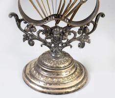 Antik bronz és fa süteményes szett, ezüstözött tartón, 6 személyes, m: 26 cm