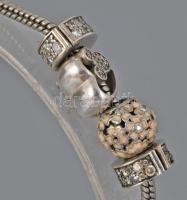 Ezüst (Ag) karkötő Pandora jelzéssel, charmokkal, h: 21 cm, bruttó: 32,7 g