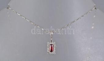 Ezüst (Ag) nyaklánc piros köves medállal, kőhiánnyal, jelzett, h: 40 cm, bruttó: 4,5 g