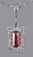 Ezüst (Ag) nyaklánc piros köves medállal, kőhiánnyal, jelzett, h: 40 cm, bruttó: 4,5 g