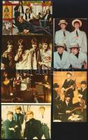 6 db a Beatles együttest ábrázoló színes fotó, 6,5x9,5 cm