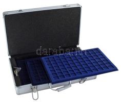 Alumínium érmetartó koffer használt, de újszerű állapotban, kulcsokkal. Benne 5db érmetartó tálca: 2...