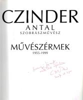Czinder Antal:  Művészérmék 1955-1999. (Dedikált.) (Budapest), 1999. (Szerző - Edri Kft.) 80 p. Egyetlen kiadás. Dedikált: "Somogyi József emlékére ajánlom: Czinder Antal. 2007. VI. 25." Czinder Antal (sz. 1937) Munkácsy-díjas szobrász- és éremművész; elsősorban kisplasztikáiról és köztéri szobrairól ismert, de grafikáit is ismerhetik a hazai hetilapok olvasói. Színes és egyszínnyomású felvételekkel gazdagon illusztrált albumunk a mester éremművészetéből mutat be válogatást. Példányunkat a szerző egykori mestere, Somogyi József szobrászművész lányának, Somogyi Borbála művészettörténésznek ajánlotta. Fűzve, színes, illusztrált kiadói borítóban. Jó példány.