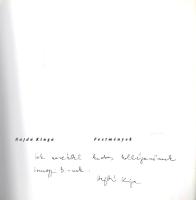 Hajdú Kinga:  Festmények. (Dedikált képzőművészeti album.) [Budapest], (2000). (Magánkiadás - HTSART). 47 + [1] p. Egyetlen kiadás. Dedikált: "Sok szeretettel kedves kolléganőmnek, Somogyi B.-nak. Hajdú Kinga". Hajdú Kinga (sz. 1964) Barcsay-díjas festőművész, művészpedagógus, az 1990-es évek eleje óta szerepel hazai és külföldi kiállításokon. Figurális festészete az új generáció szokatlan látásmódjának szép példája. Prov.: Sárdi Gáborné Somogyi Borbála (1945-2018) művészettörténész, angol- és magyartanár, a Képző- és Iparművészeti Szakközépiskola pedagógusa. Fűzve, színes, illusztrált kiadói borítóban. Jó példány.