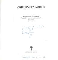 Záborszky Gábor. (Dedikált képzőművészeti album.) Budapest, (2004). Balassi Kiadó (Nalors Grafika, Vác). 126 + [2] p. Egyetlen kiadás. Dedikált: "Somogyi Borcsának barátsággal: Záborszky Gábor". Záborszky Gábor (1950-2023) Munkácsy-díjas festőművész és grafikus, művészpedagógus, a Képző- és Iparművészeti Szakközépiskola, a Magyar Iparművészeti Főiskola tanára. A kollázstechnika és a murális művészet mestere 1976-tól szerepelt kiállításokon. Magyar és angol nyelvű tanulmánnyal kísért, gazdagon illusztrált albumunk a festőművész kompozícióiból válogat, a tanulmány szövegét Ébli Gábor írta. Prov.: Sárdi Gáborné Somogyi Borbála (1945-2018) művészettörténész, angol- és magyartanár, a Képző- és Iparművészeti Szakközépiskola pedagógusa, a tantestület örökös tagja. Feliratozott, enyhén elszíneződött kiadói kartonkötésben.