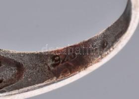 Ezüst (Ag) gyűrű kövekkel díszítve, kőhiánnyal, jelzett, méret: 55, bruttó: 10,54 g