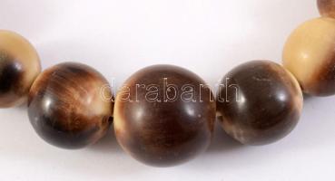 Szaru gyöngy nyaklánc, legnagyobb szem d: 1,5 cm, h: 62 cm