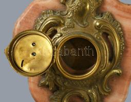 Asztali óra. Réz, karneol. Kulcsos szerkezetű mechanikus óra. XIX. sz. vége 26 cm