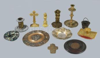 Vegyes réz tárgyak tételben tapper, gyetyatartók, feszület, stb